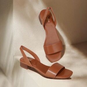 NEW! Ankis Resort Wear Faux Leather Brown Low Heel Strappy Sandals - size 8.5